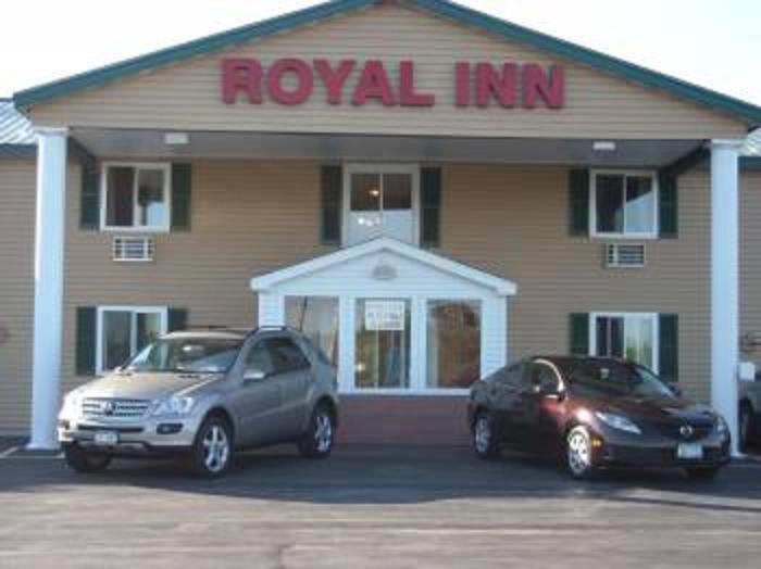 Royal Inn Motel Уотъртаун Екстериор снимка